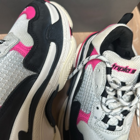 Balenciaga triple S low top chunky sneakers in exce condition worn once - Picture 12 of 14